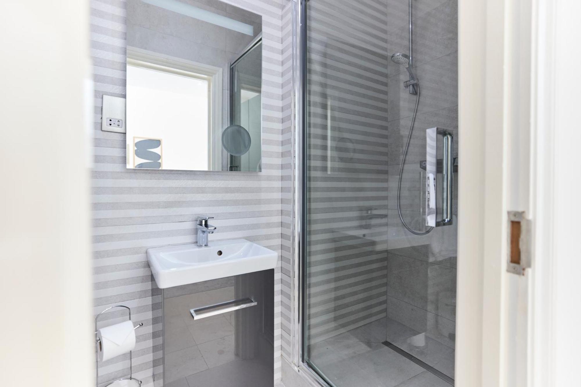 The Camden Park Place - Lovely 4bdr Flat With Garden * Londra